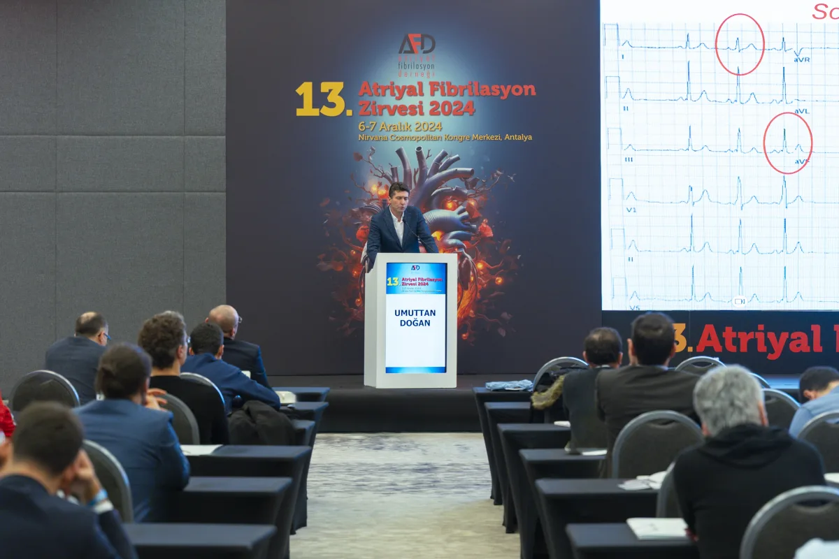 Prof. Dr. Umuttan Doğan, Antalya’da düzenlenen 13. Atriyal Fibrilasyon Zirvesi 2024’te sunum yaparken