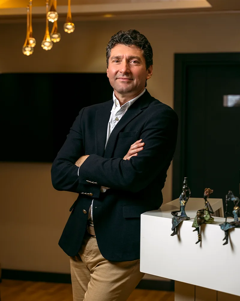 Kardiyoloji uzmanı Prof. Dr. Umuttan Doğan, Antalya’daki muayenehanesinde